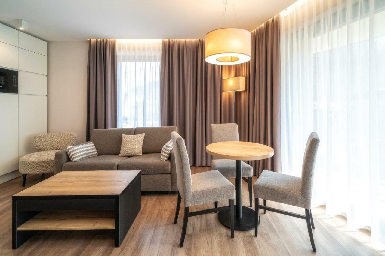 Meta Apartments Щирк Екстериор снимка