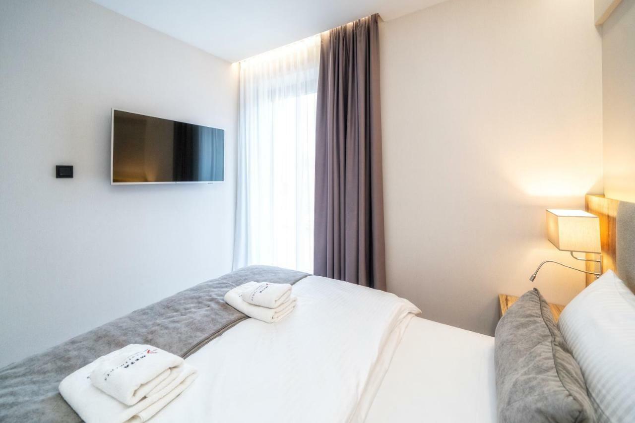 Meta Apartments Щирк Екстериор снимка