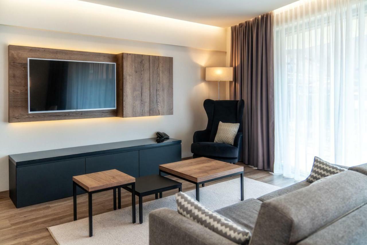 Meta Apartments Щирк Екстериор снимка