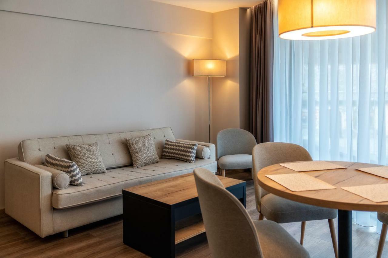 Meta Apartments Щирк Екстериор снимка