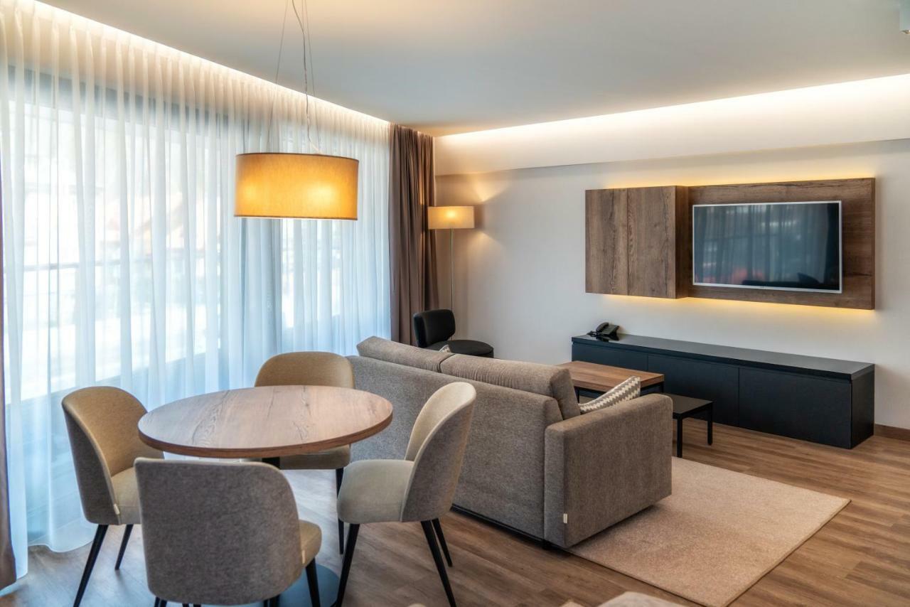 Meta Apartments Щирк Екстериор снимка